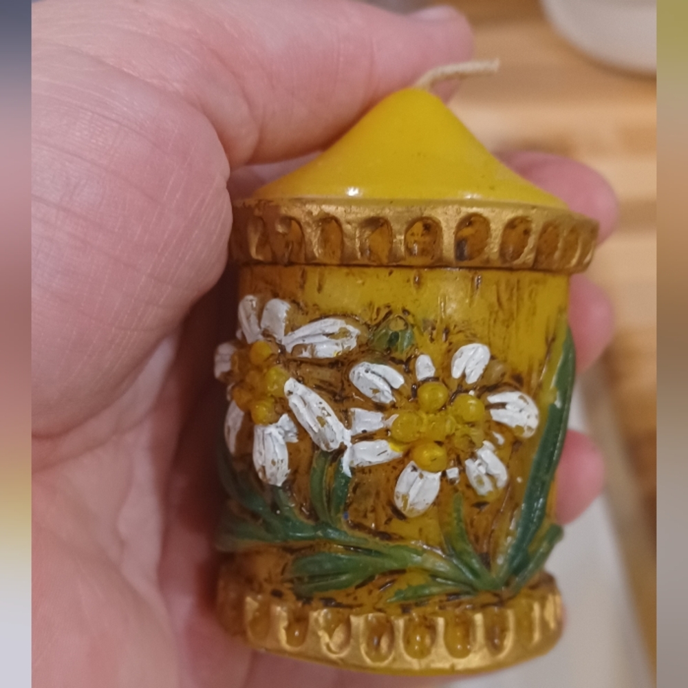 Vintage Floral Candles - Picture 2 of 6